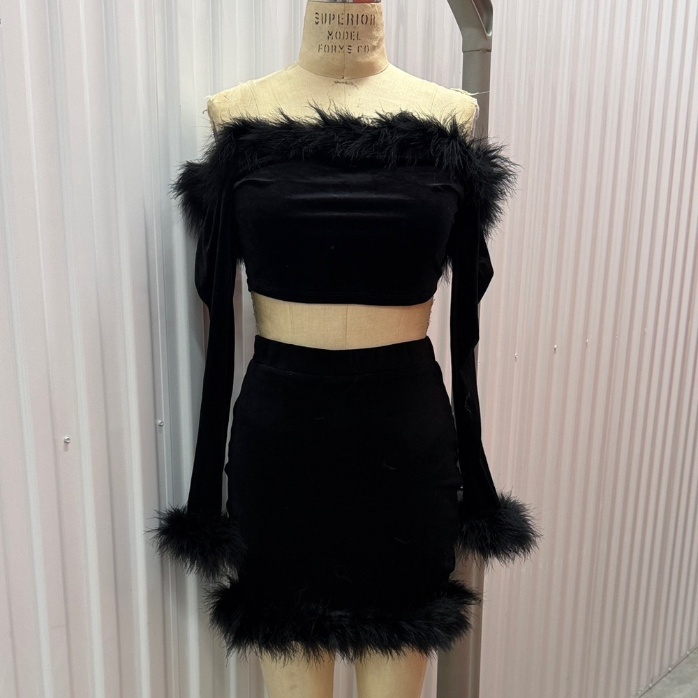 2PCs Black Velvet Faux Fur Trim Skirt Set